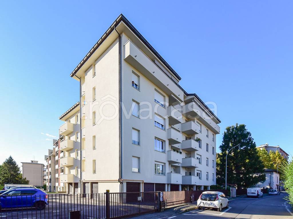 appartamento in vendita a Como in zona Rebbio
