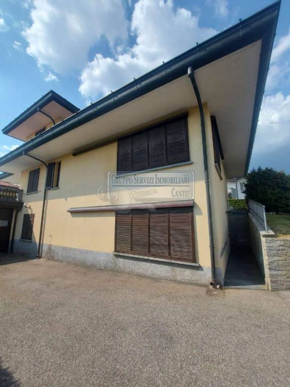 casa indipendente in vendita a Cucciago