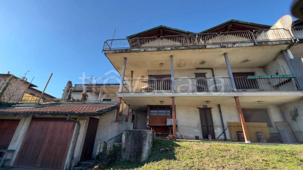 villa in vendita a Cucciago