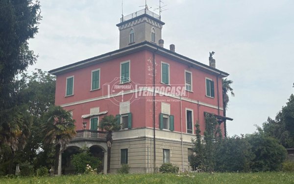 casa indipendente in vendita a Cucciago