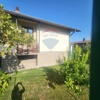 casa indipendente in vendita a Cucciago