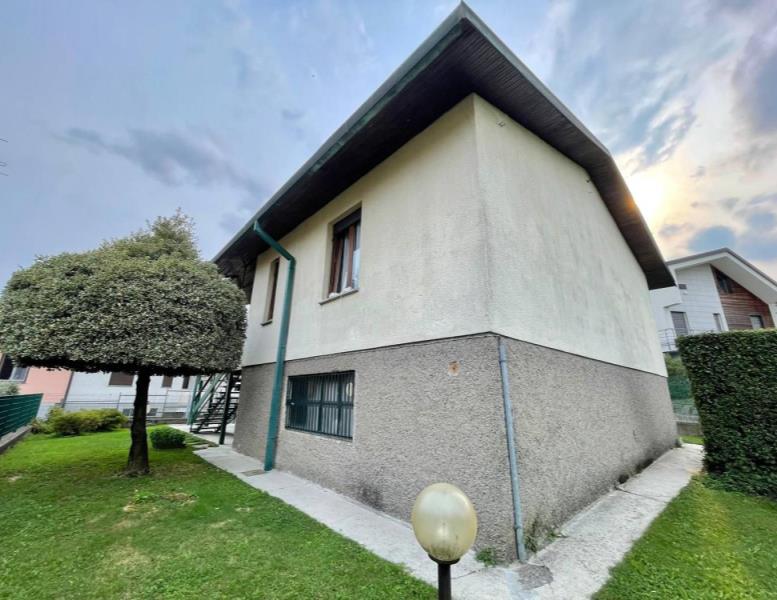 casa indipendente in vendita a Cucciago