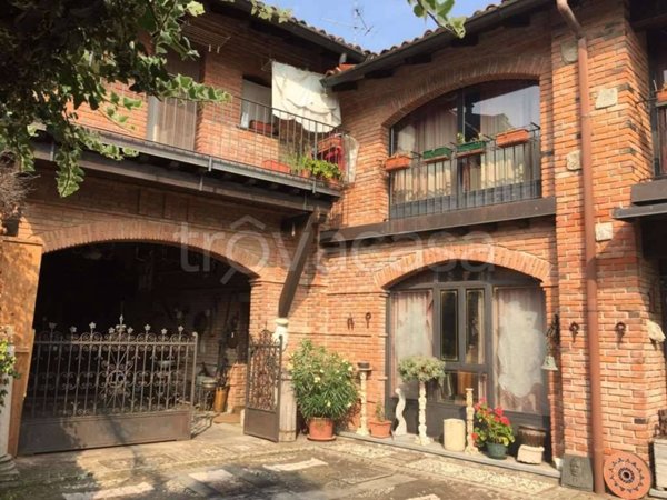 negozio in vendita a Cucciago