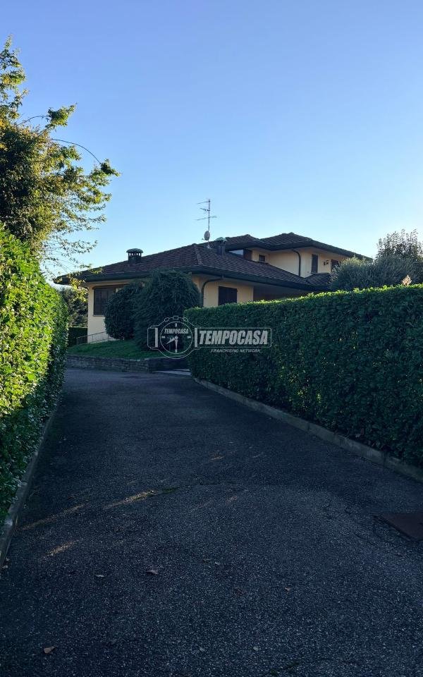 casa indipendente in vendita a Cucciago