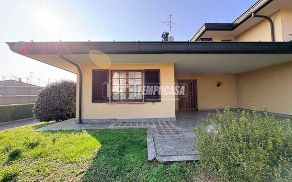 casa indipendente in vendita a Cucciago
