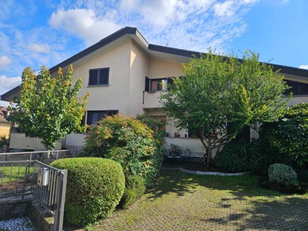casa indipendente in vendita a Cucciago