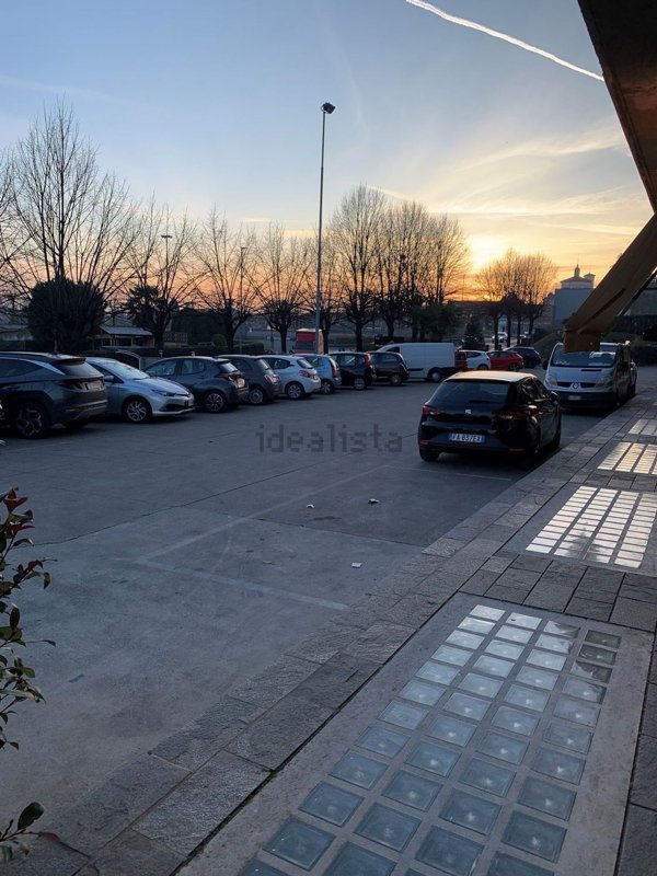 negozio in vendita a Cucciago