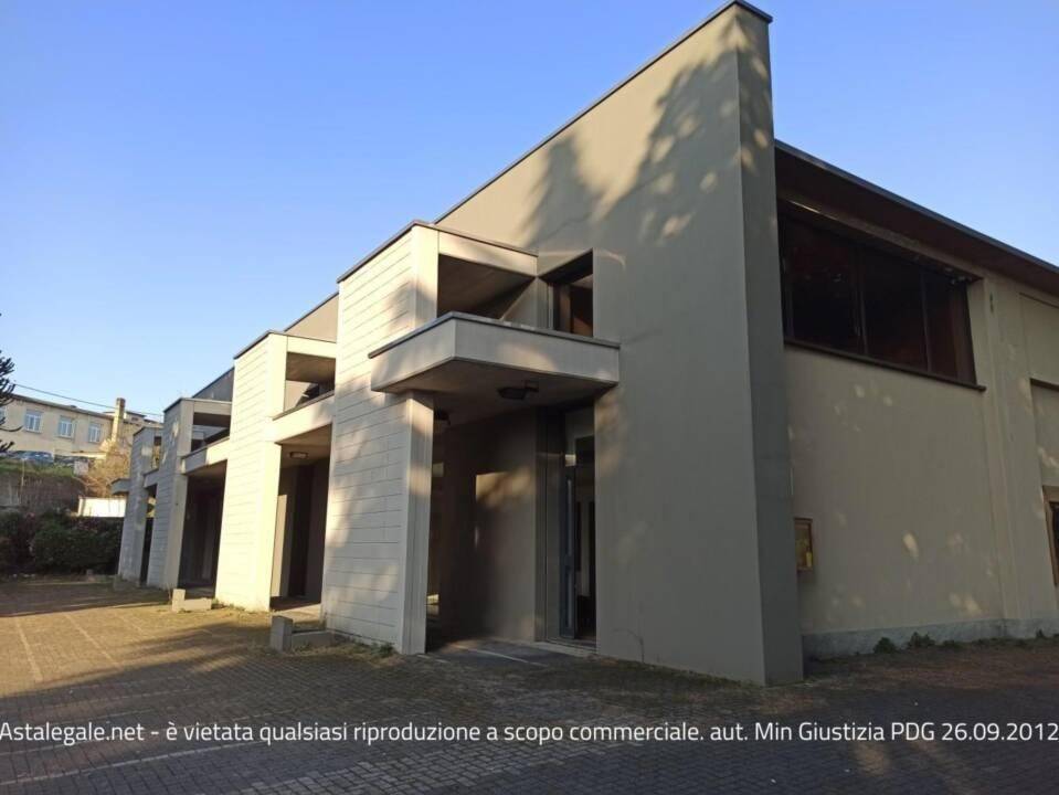 negozio in vendita a Cucciago