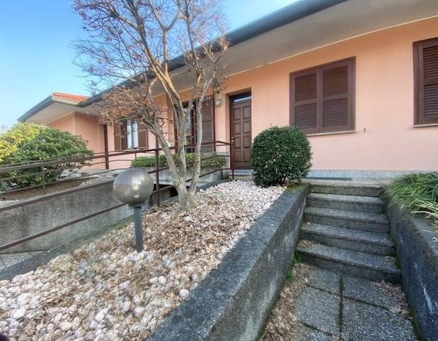 casa indipendente in vendita a Cucciago