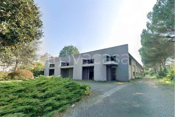 capannone in vendita a Cucciago