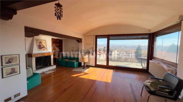 casa indipendente in vendita a Cucciago