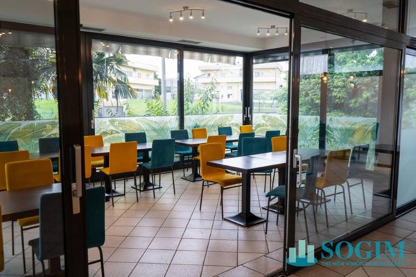 locale commerciale in vendita a Cucciago