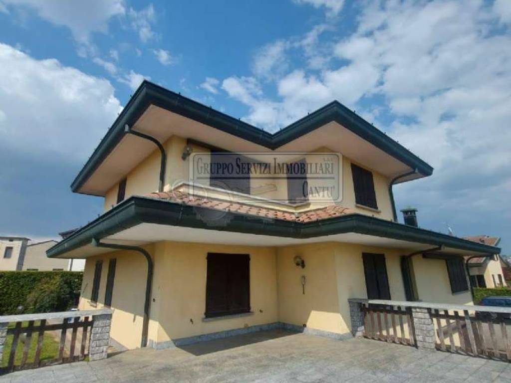 casa indipendente in vendita a Cucciago