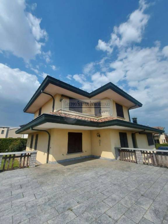 casa indipendente in vendita a Cucciago