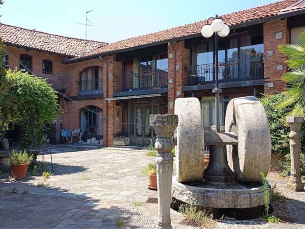 casa indipendente in vendita a Cucciago