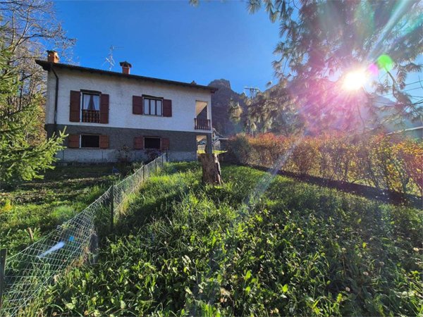 casa indipendente in vendita a Cusino