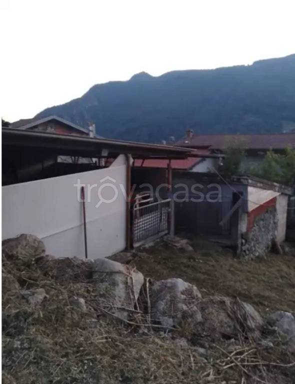 casa indipendente in vendita a Cusino