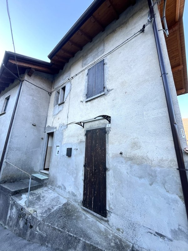 casa indipendente in vendita a Cusino