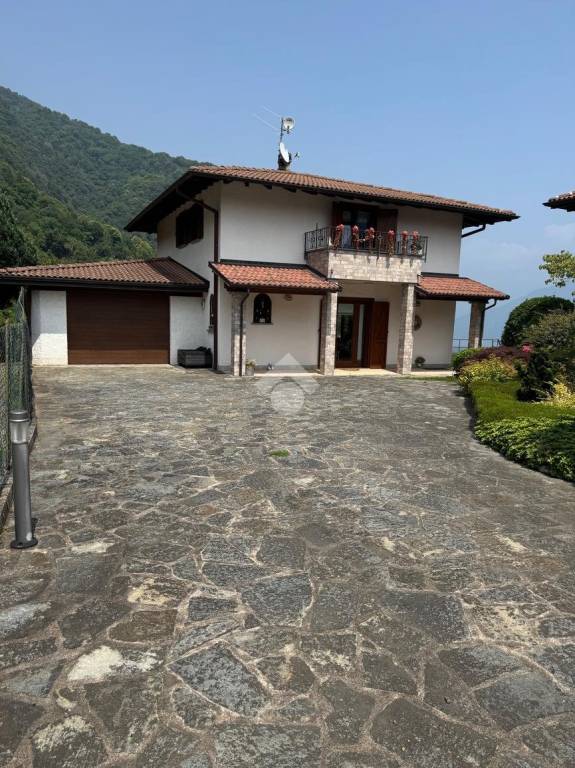 casa indipendente in vendita a Dizzasco