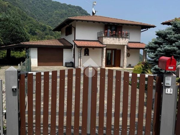 casa indipendente in vendita a Dizzasco
