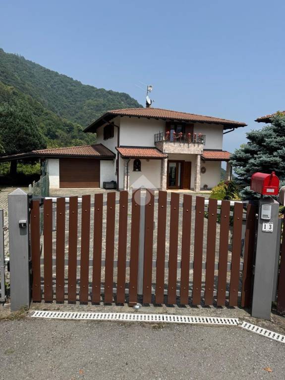 casa indipendente in vendita a Dizzasco