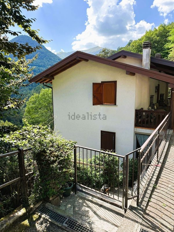 casa indipendente in vendita a Dizzasco