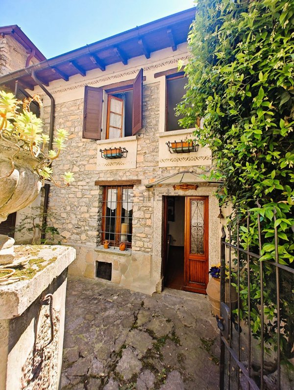 casa indipendente in vendita a Dizzasco