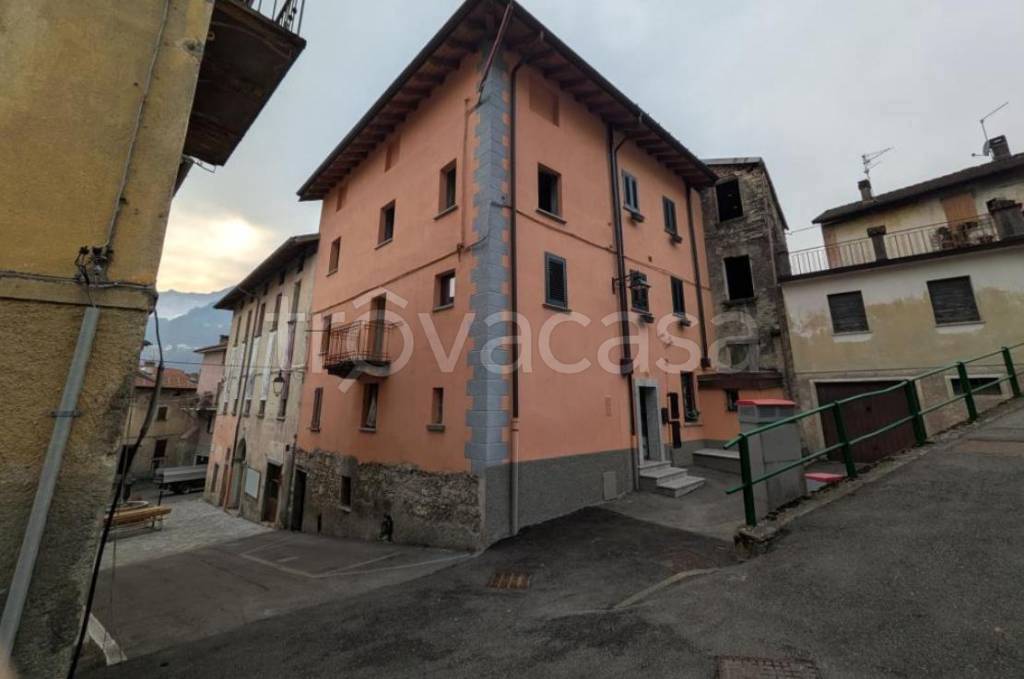 casa indipendente in vendita a Dizzasco