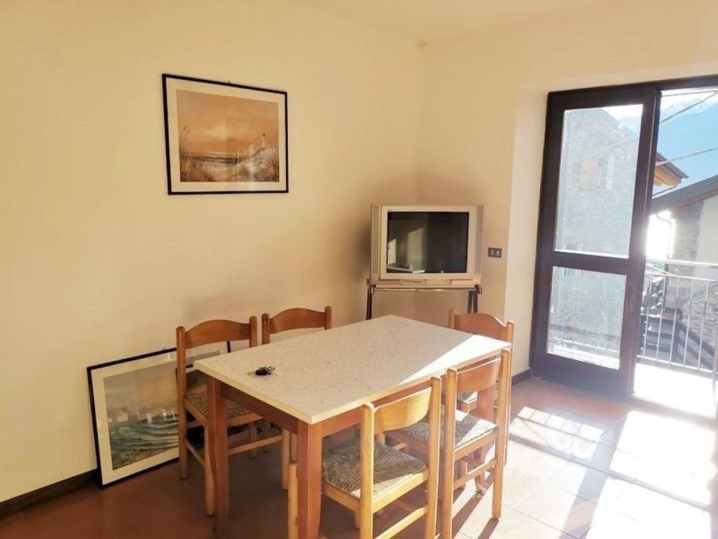 appartamento in vendita a Domaso in zona Pozzolo
