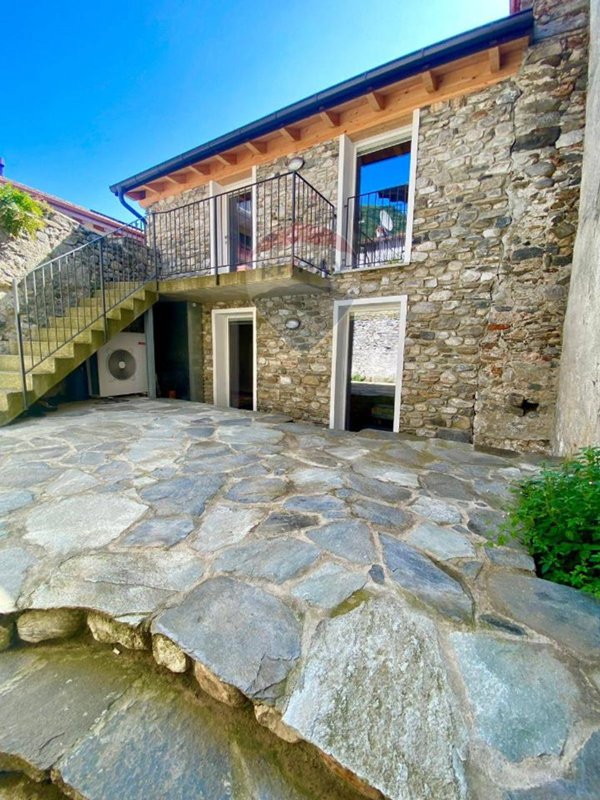 casa indipendente in vendita a Domaso