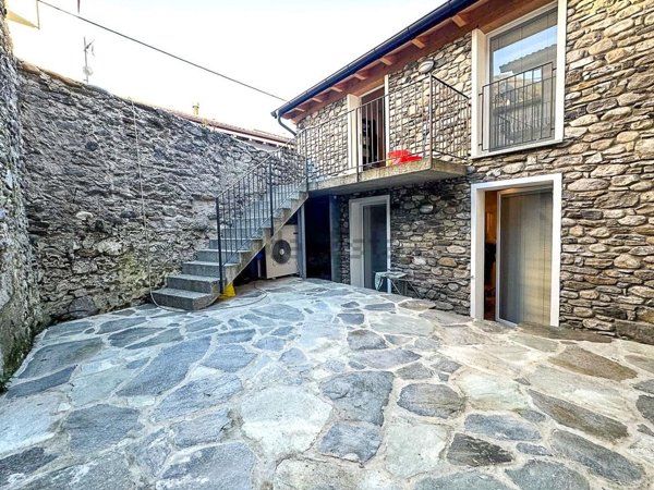 casa indipendente in vendita a Domaso