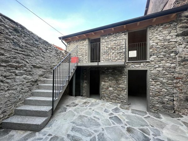 casa indipendente in vendita a Domaso