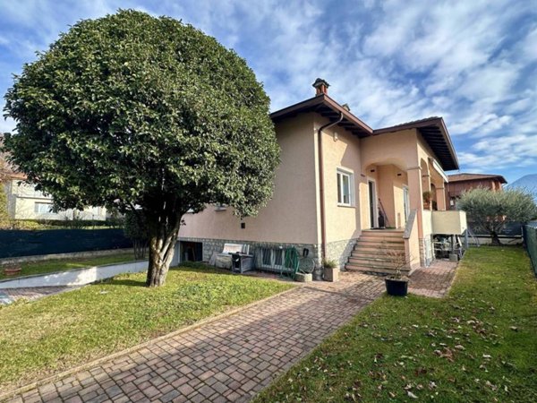 casa indipendente in vendita a Domaso