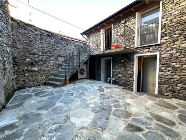 casa indipendente in vendita a Domaso