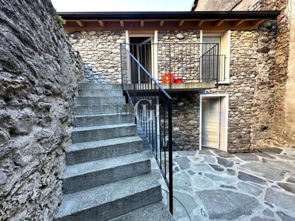 casa indipendente in vendita a Domaso