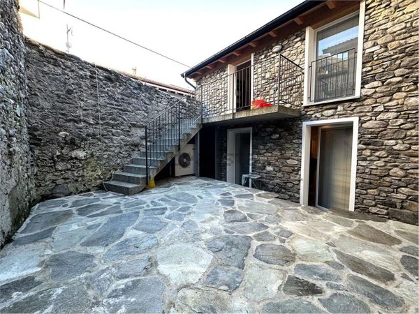 casa indipendente in vendita a Domaso