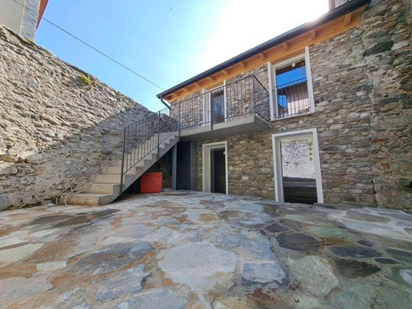 casa indipendente in vendita a Domaso