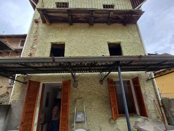 casa indipendente in vendita a Dongo