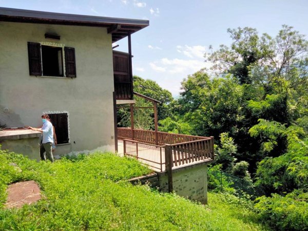 casa indipendente in vendita a Dongo