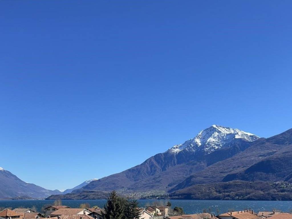 appartamento in vendita a Dongo