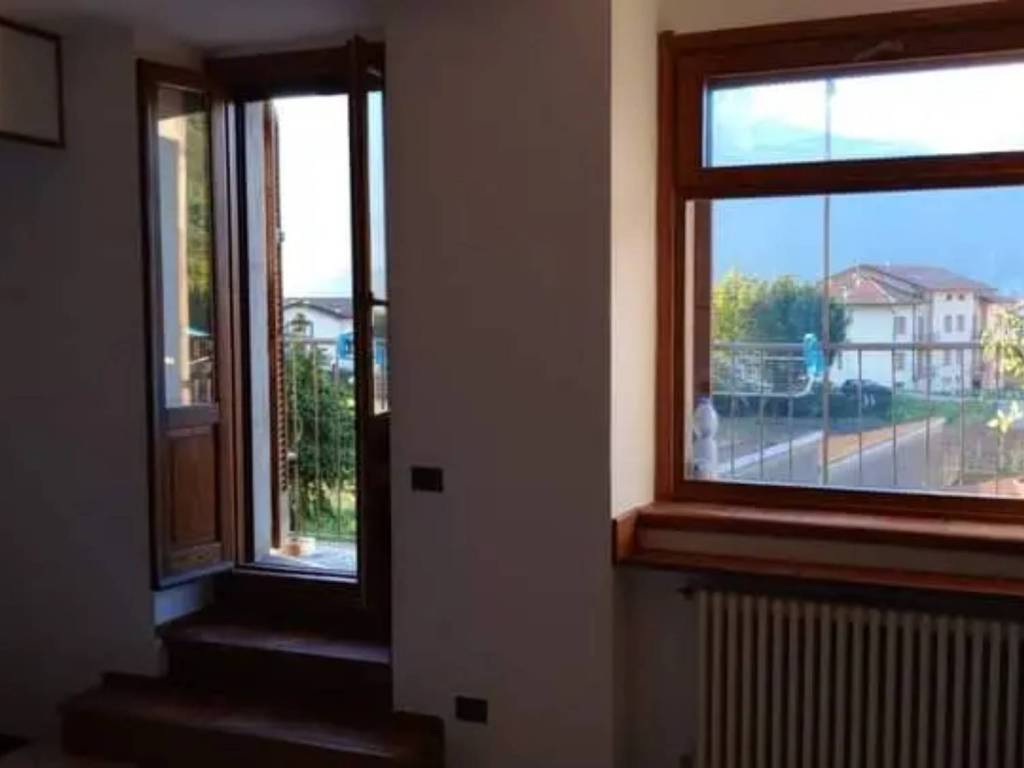 appartamento in vendita a Dongo