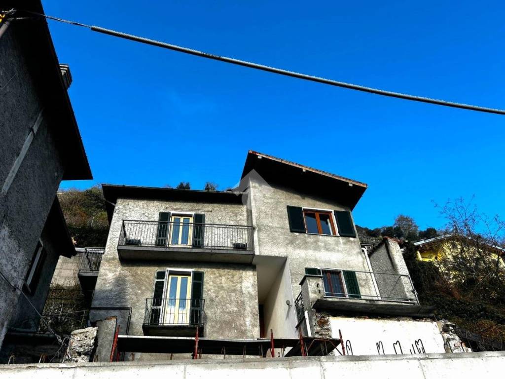 appartamento in vendita a Dongo