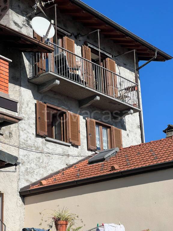 casa indipendente in vendita a Dongo