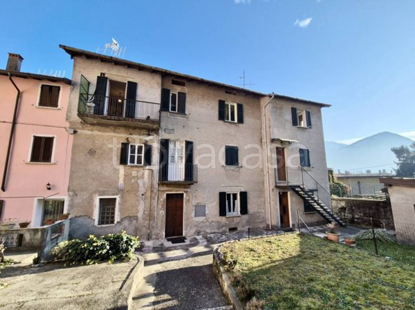 appartamento in vendita a Dongo