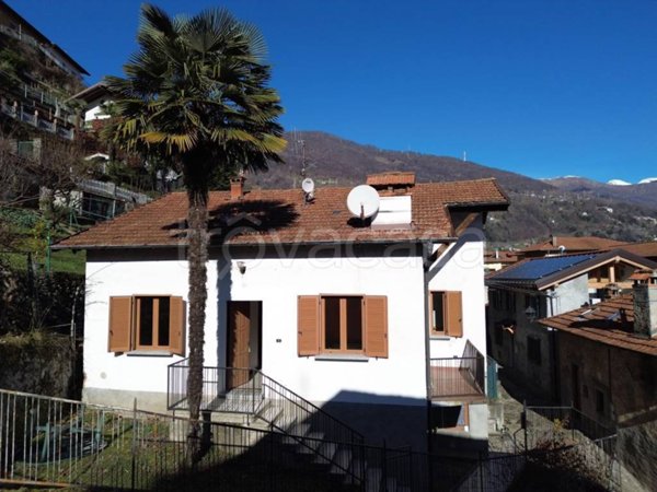 casa indipendente in vendita a Dongo