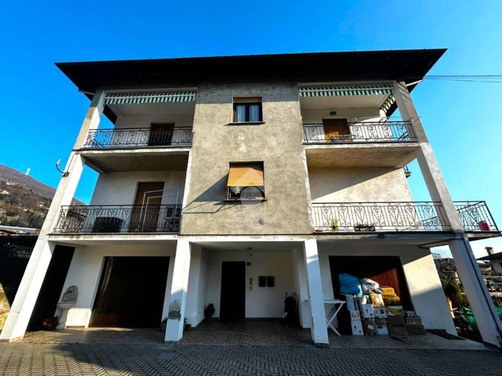 appartamento in vendita a Dongo
