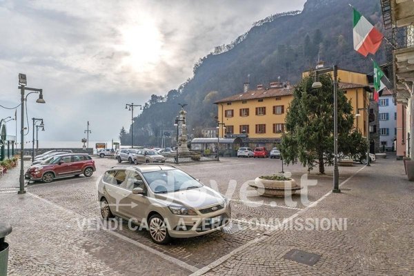 casa indipendente in vendita a Dongo