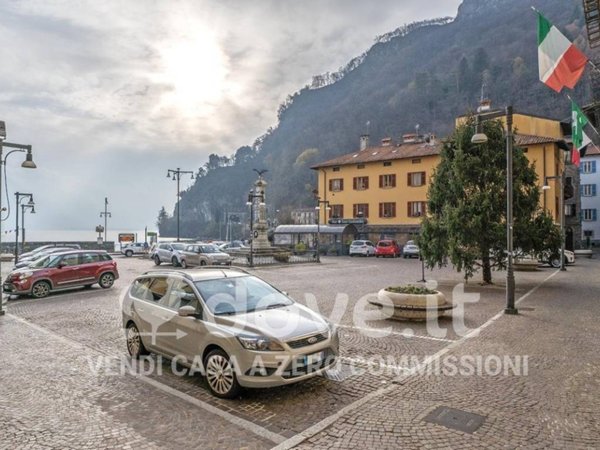 casa indipendente in vendita a Dongo