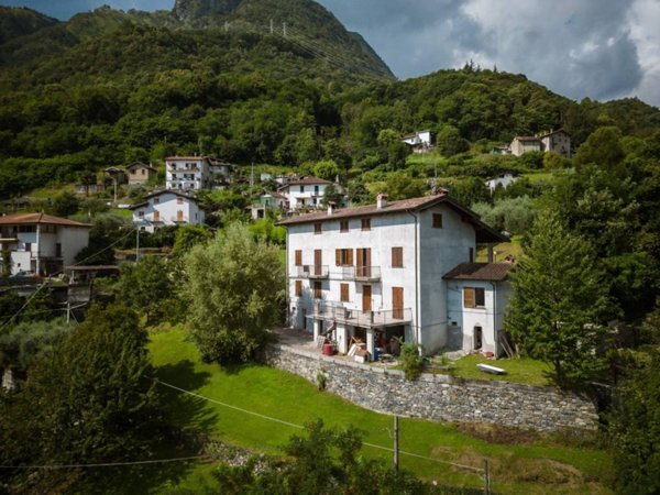 casa indipendente in vendita a Dongo