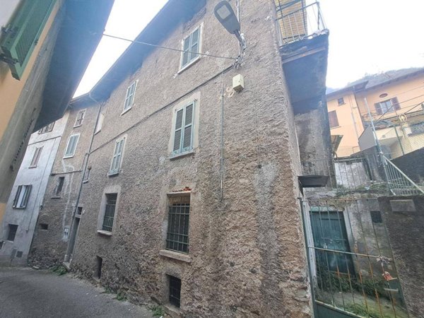 appartamento in vendita a Dongo